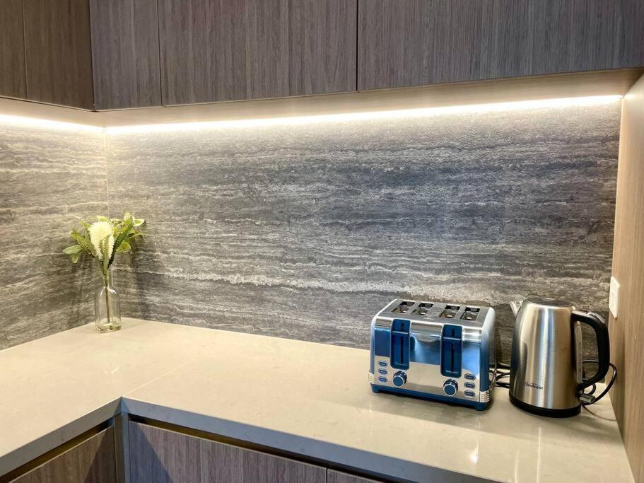 Luxury Stunning Riverview 1 Bedroom Apt 479F Gold Coast Bagian luar foto